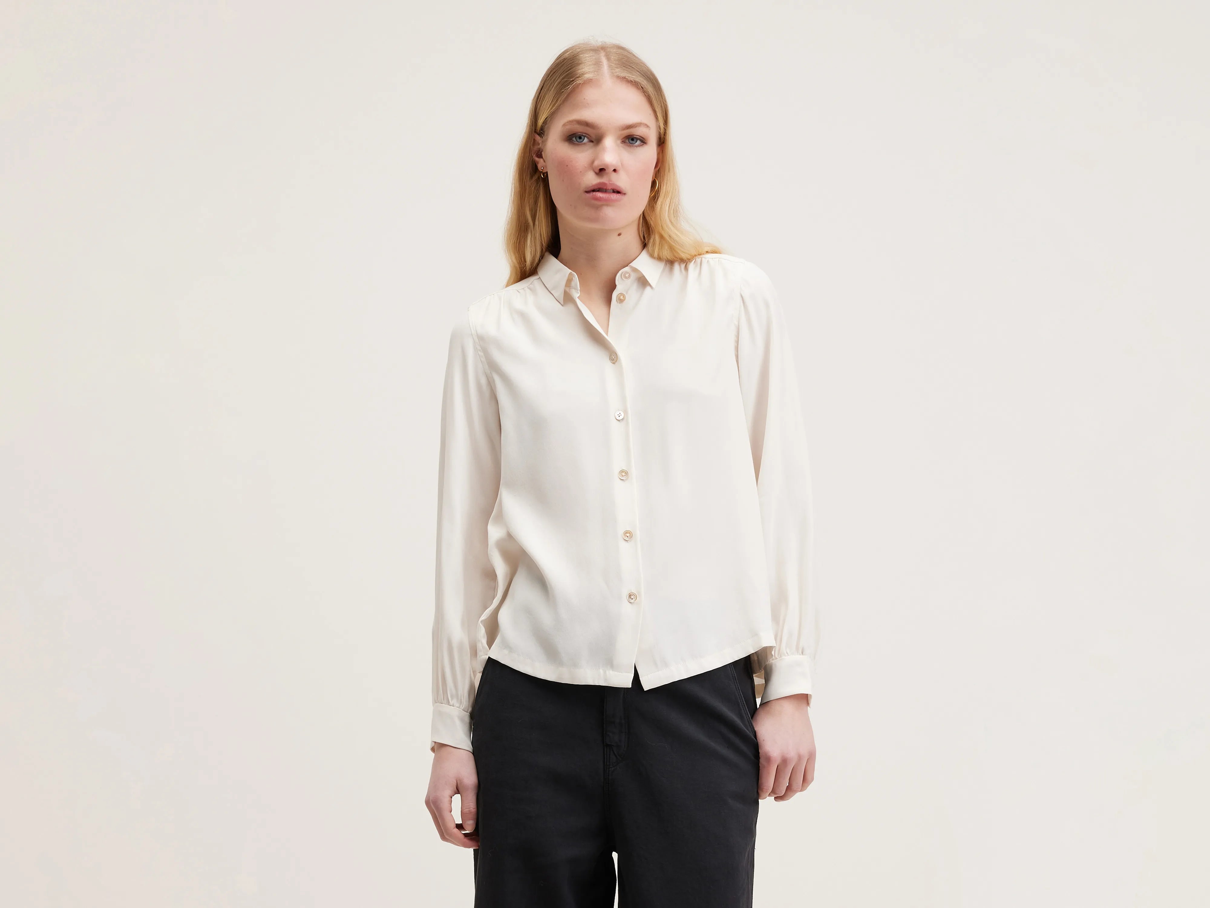 Taxi classic silk blouse (242 / W / NATURAL) Embroidered Floral Blouse