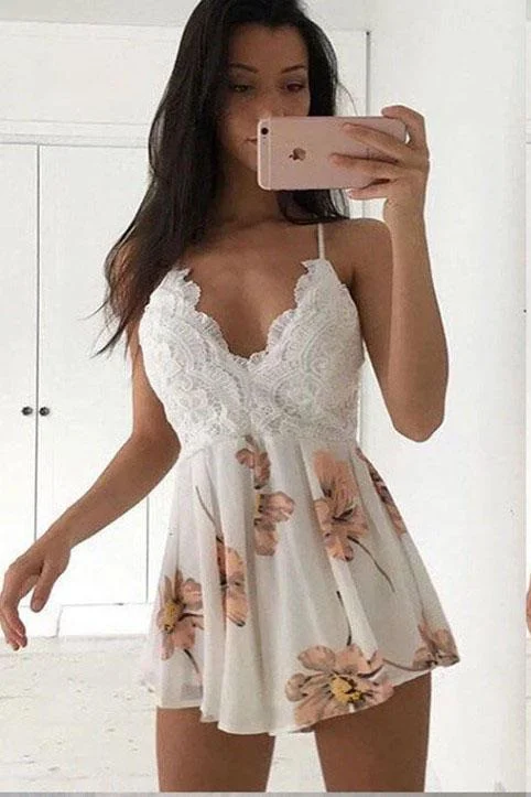 Spaghetti Straps V Neck Above Knee Homecoming Dresses with Lace Short Prom Dresses H1104 Spaghetti Straps V Neck Above Knee Homecoming Dresses with Lace Short Prom Dresses H1104