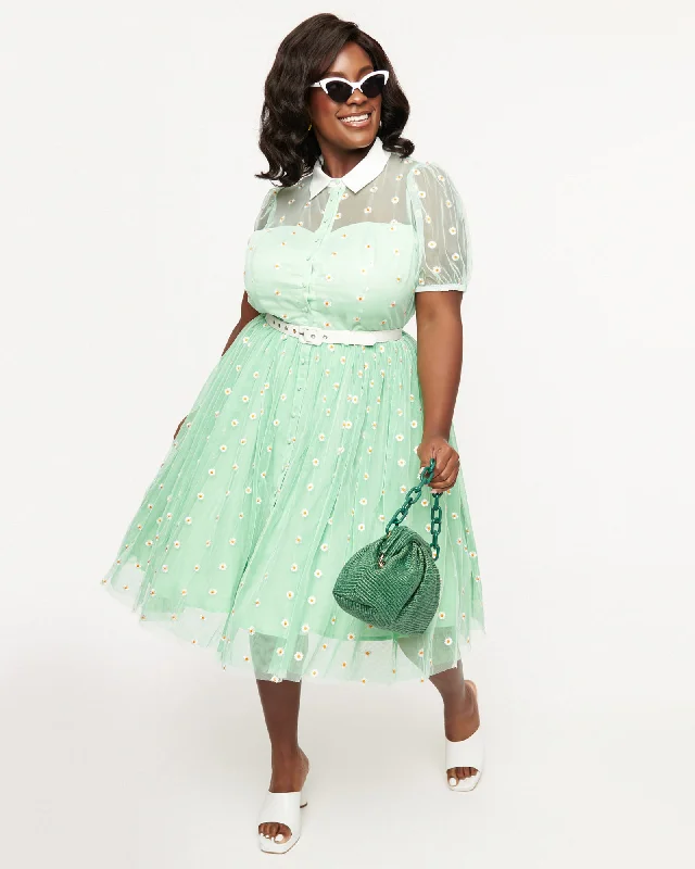 Unique Vintage 1950s Green & White Daisy Print Hollie Swing Dress | Green & White Daisy Print Unique Vintage 1950s Green & White Daisy Print Hollie Swing Dress | Green & White Daisy Print