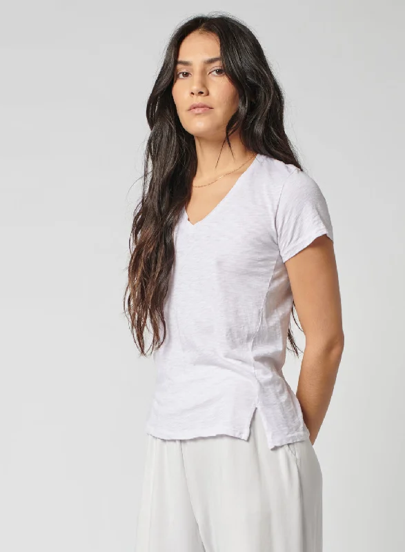 Supima Slub Short Sleeve V-Neck T-Shirt in White Welt Pockets Slit Pockets